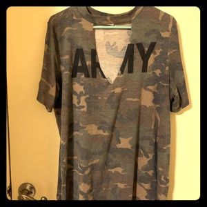 Mock/v-neck tee